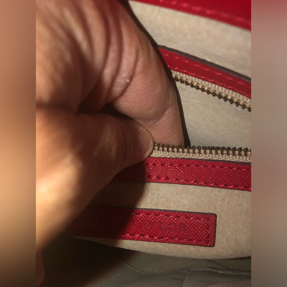 Ann Taylor red handbag - Picture 5 of 5